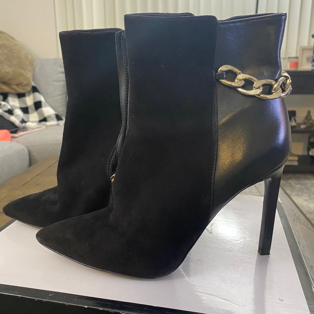 Nine West Black boots with gold chain